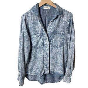 Bella Dahl Hidden Button Down Placket Shirt Roll Tab Sleeve Acid Wash Medium